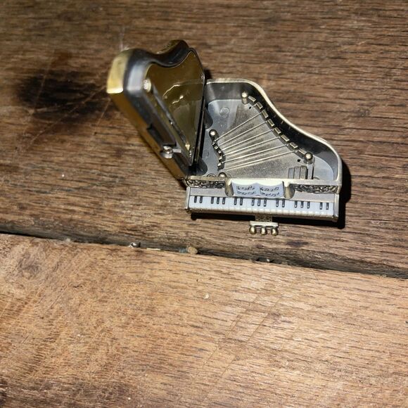 Vintage Platinum Brass Piano Clock-Very Good - Picture 3 of 6